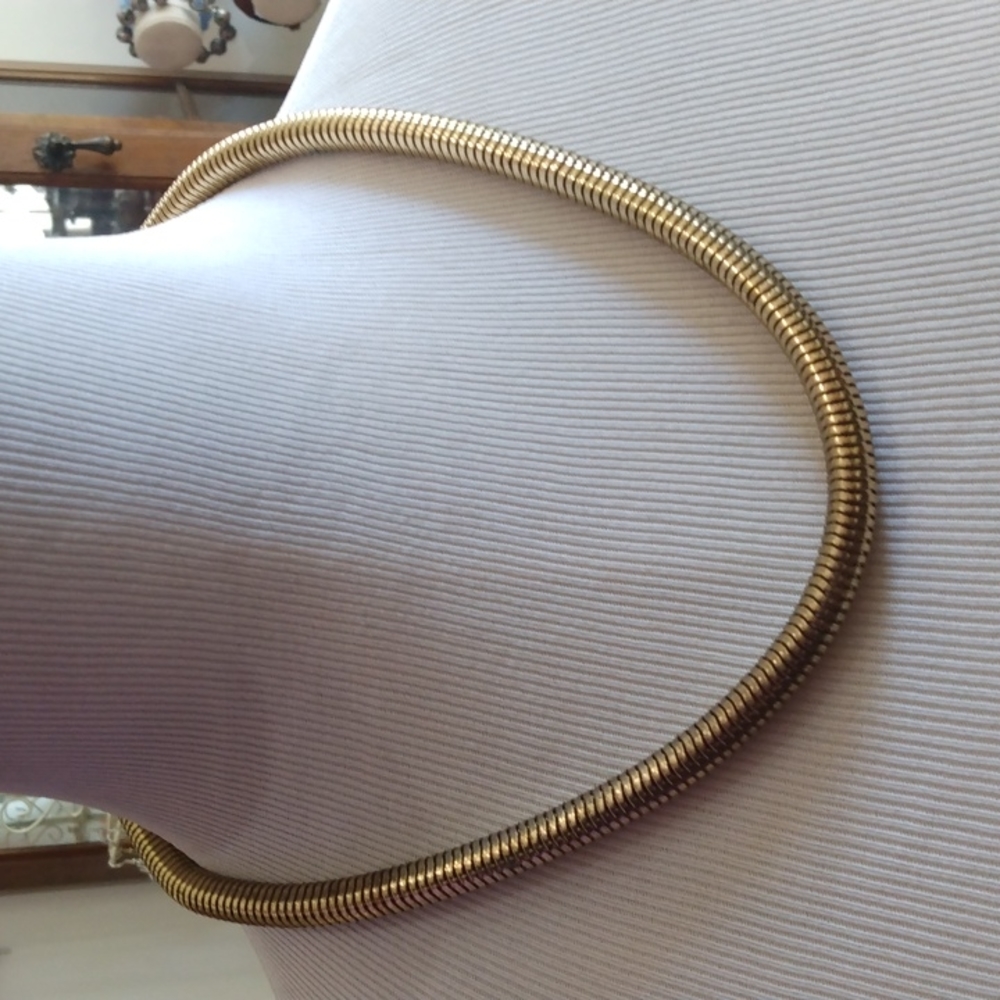 Gold tone serpentine necklace
